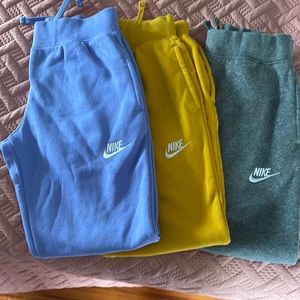 Nike Sweat Pants. Big Kids size Medium. Pockets. Periwinkle Grey & Yellow